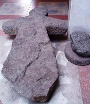 Каменный крест