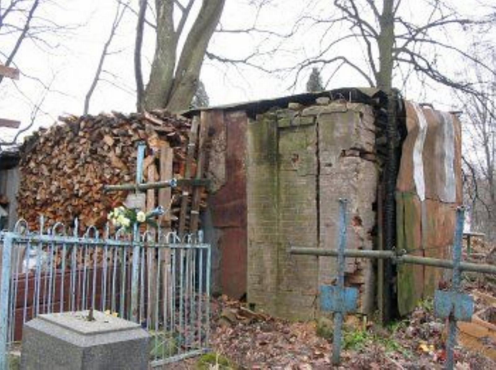 Склеп-усыпальница (руины) Склеп-усыпальница (руины)