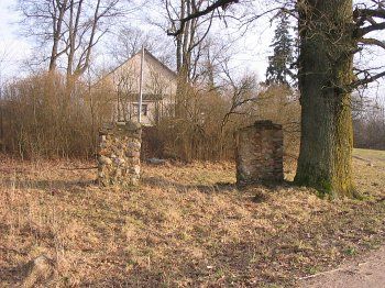 Брама боковая (руины)