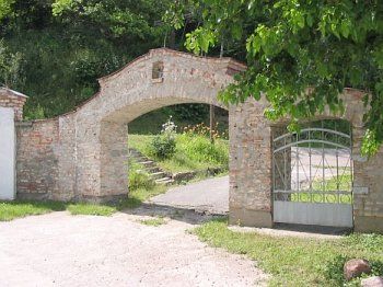 Ограда и брама