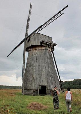 Ветряная мельница (дерев.)
