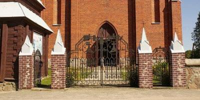 Ограда с брамами