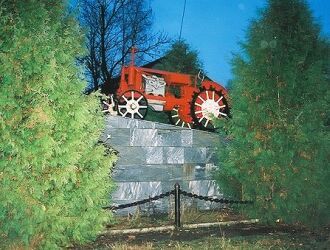 Трактор-памятник