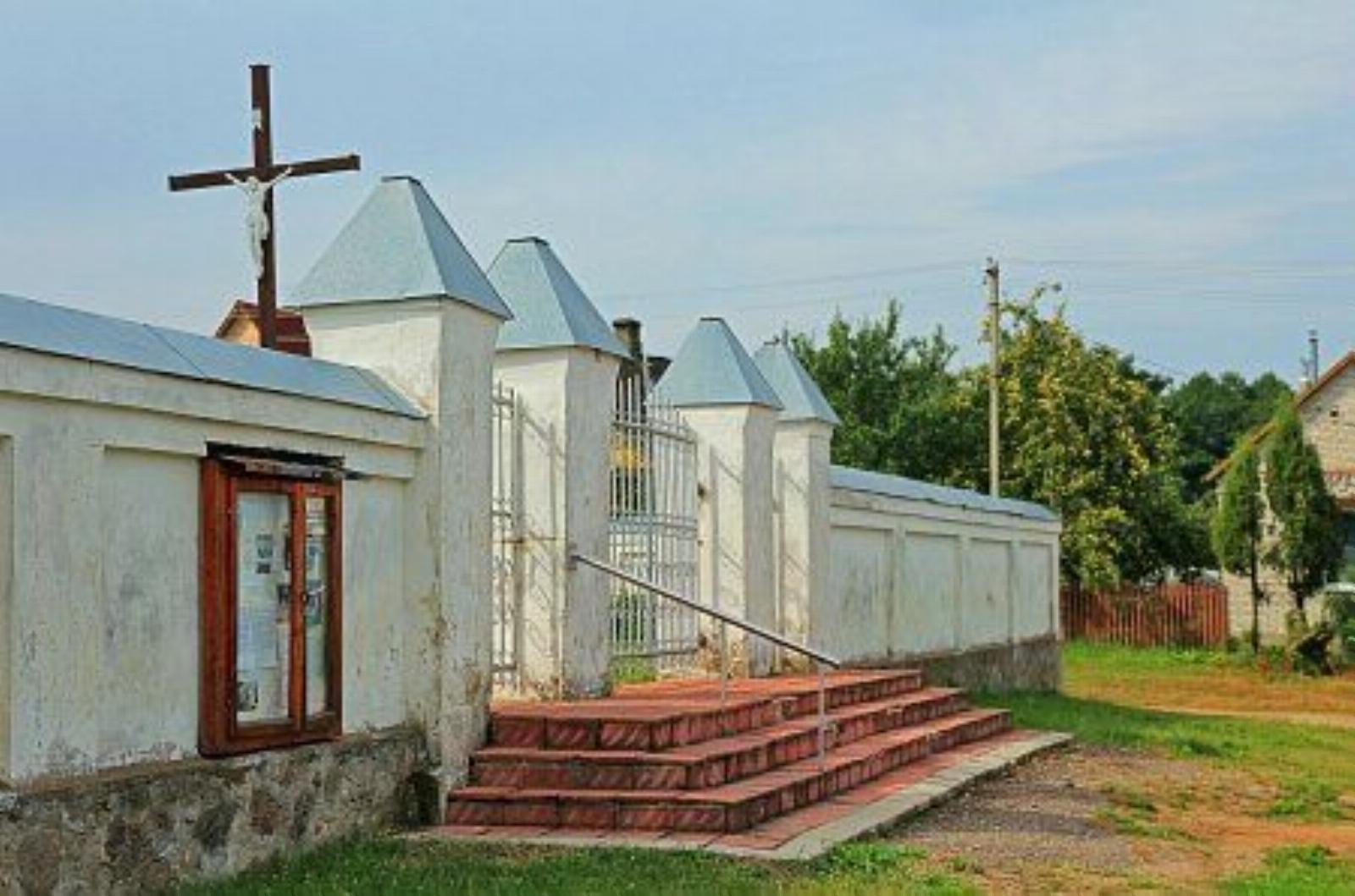 Брама и ограда Брама и ограда