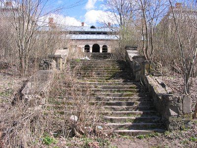 Лестница к озеру