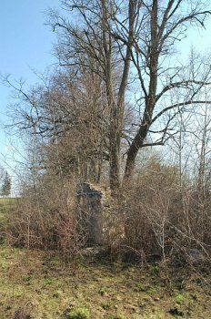 Часовня? придорожная (руины)