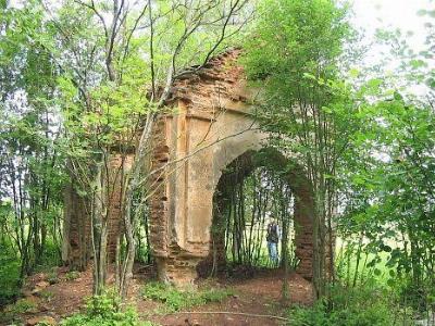 Часовня-усыпальница (руины)