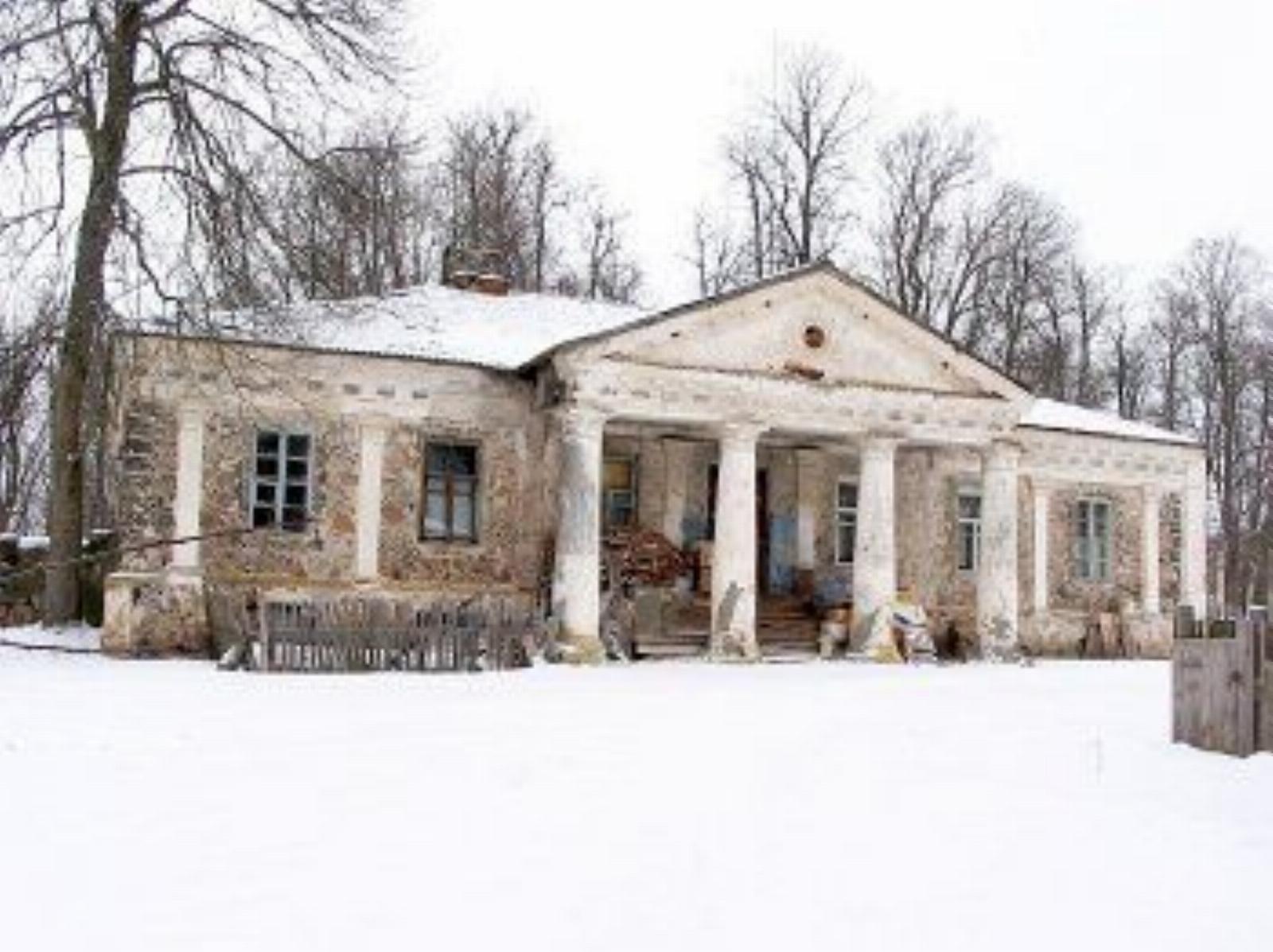 Флигель левый Флигель левый