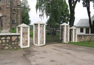 Брама и ограда