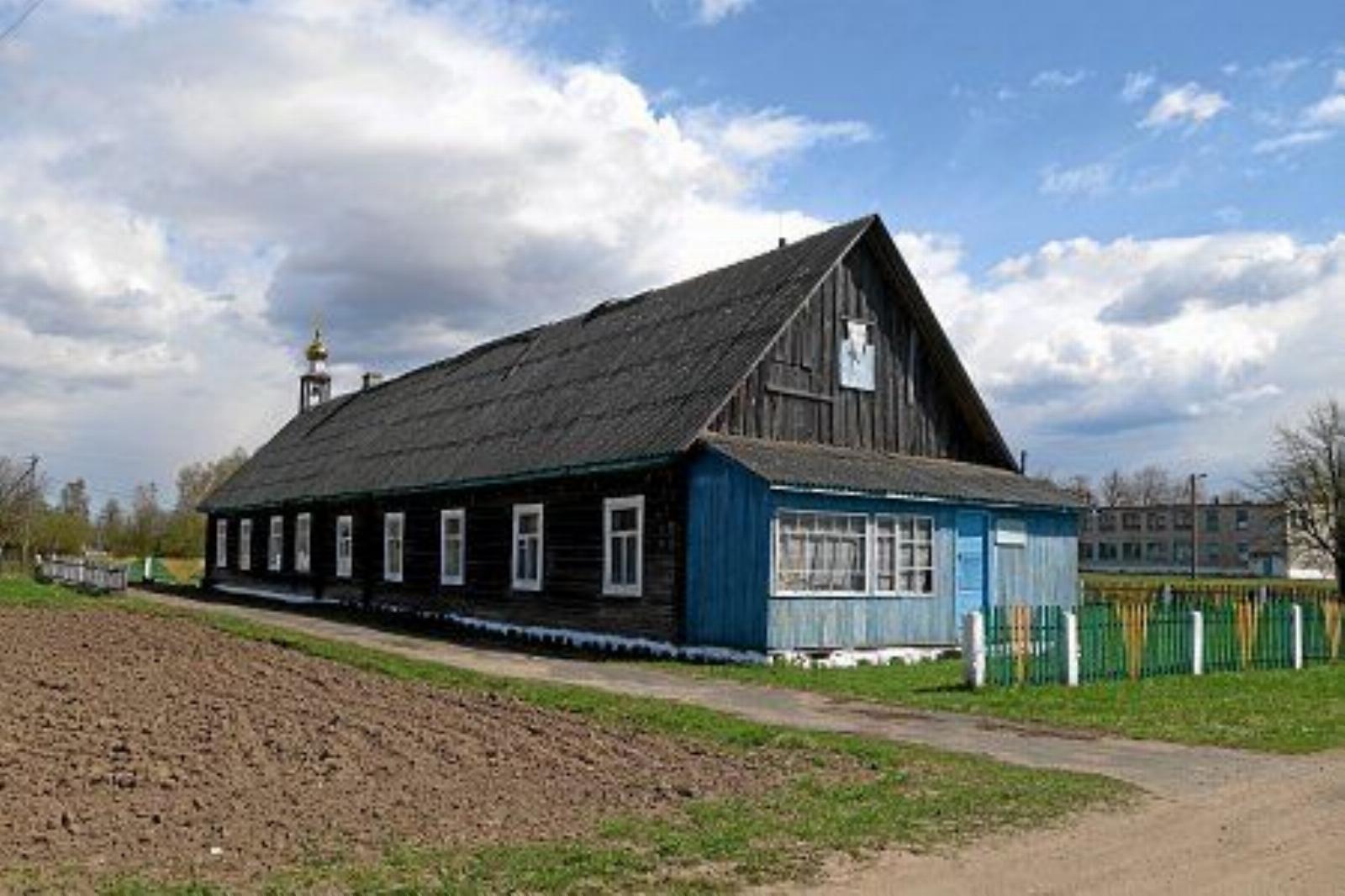 Школа (дерев.) Школа (дерев.)