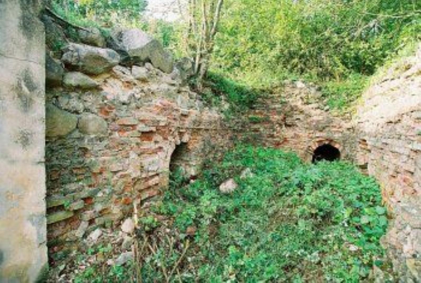 Склеп-усыпальница (руины) Склеп-усыпальница (руины)