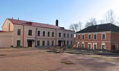 Служебные постройки