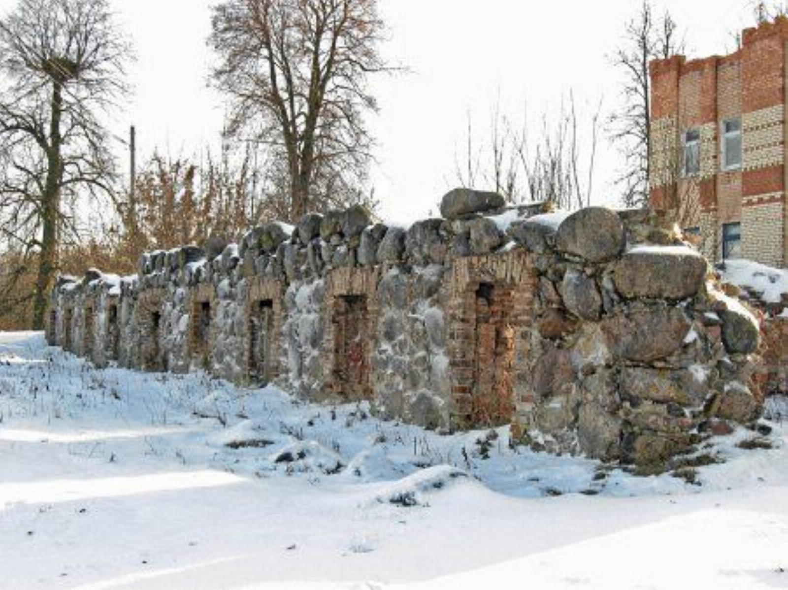 Усадебный дом (?) /сохр. цокольный этаж/ Усадебный дом (?) /сохр. цокольный этаж/