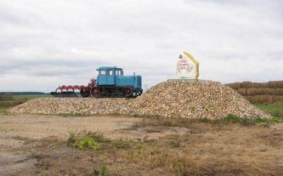 Трактор-памятник