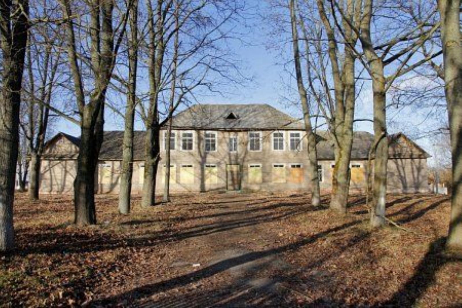 Школа (дерев.) Школа (дерев.)