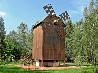 Ветряная мельница (дерев.)