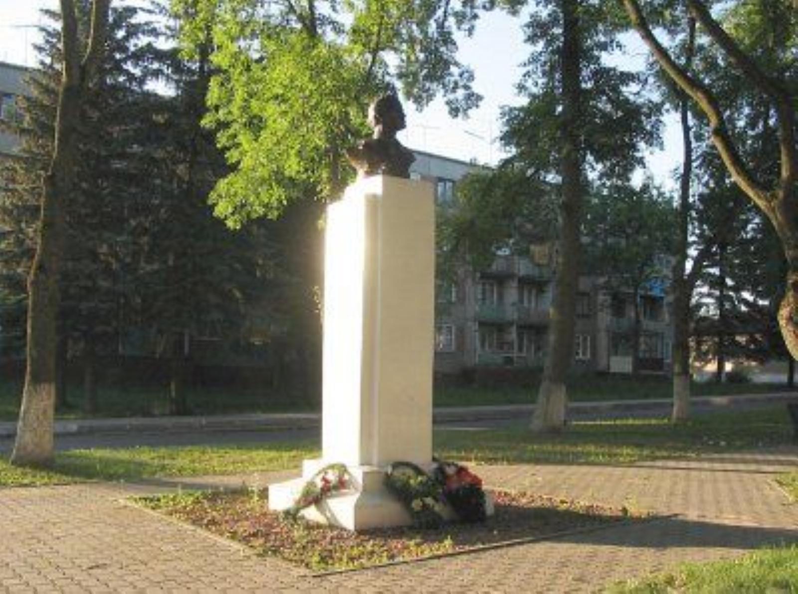 Памятник Кастусю Калиновскому Памятник Кастусю Калиновскому