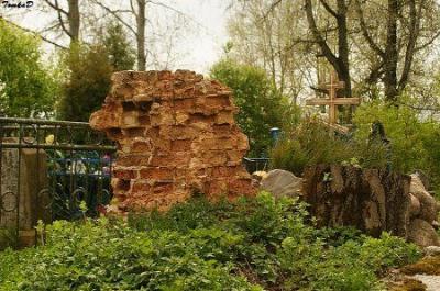 Часовня-надмогилье (?) (руины)