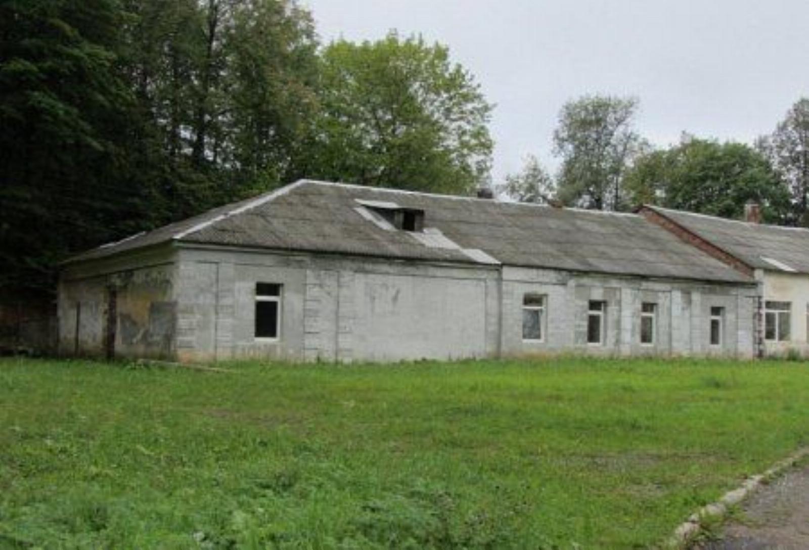 Флигель левый Флигель левый