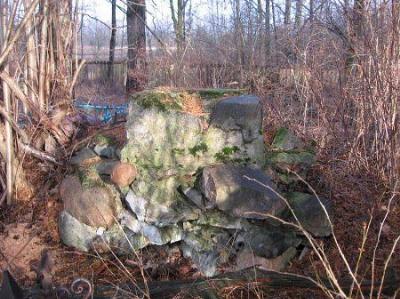 Часовня-надмогилье (руины)