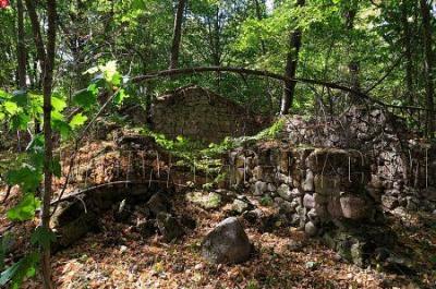 Ледовня (руины)