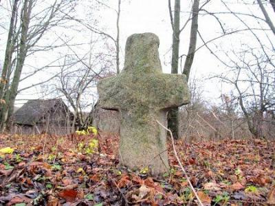 Каменные кресты