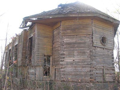 Церковь Покровская (дерев.; руины)