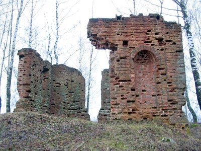 Часовня-усыпальница (руины)
