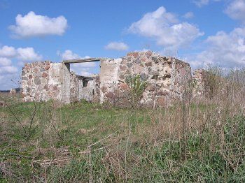 Конюшня (руины)