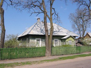 Часовня католич. /в деревенском доме/ (дерев.)