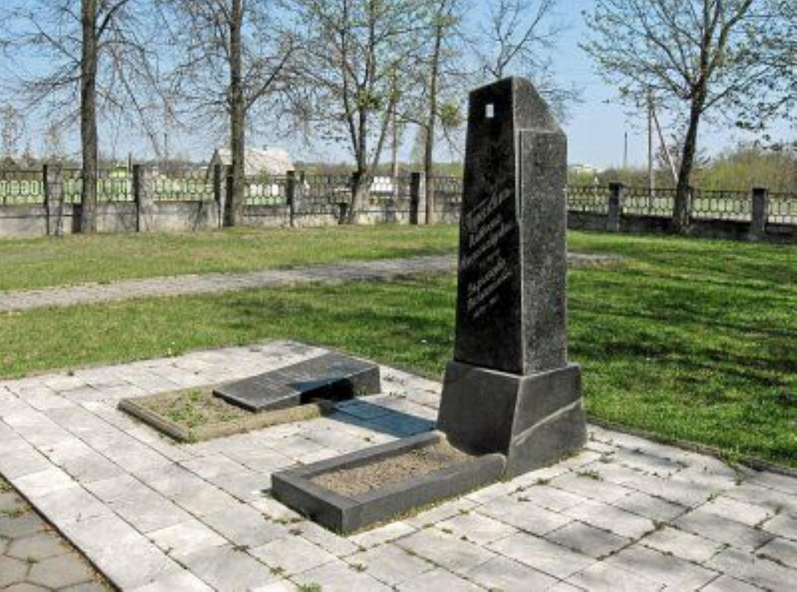 Могила Натальи Воронцовой-Вельяминовой (Пушкиной) Могила Натальи Воронцовой-Вельяминовой (Пушкиной)