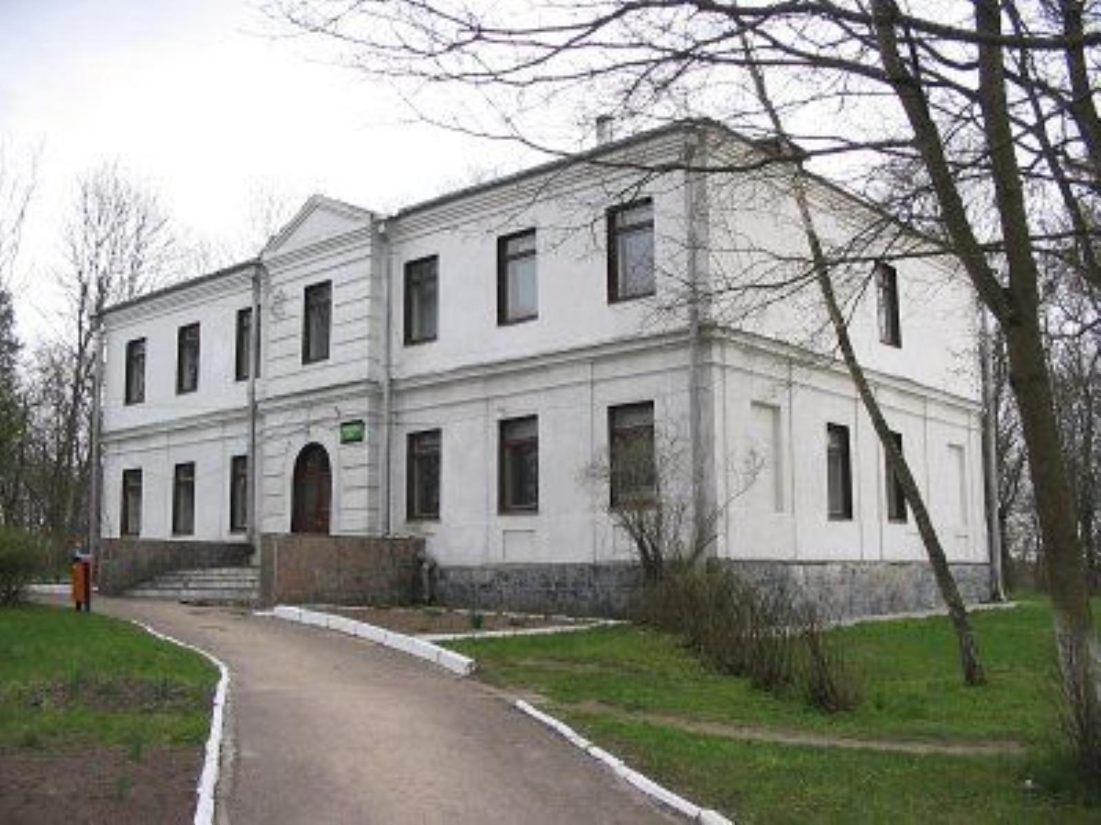 Флигель правый Флигель правый