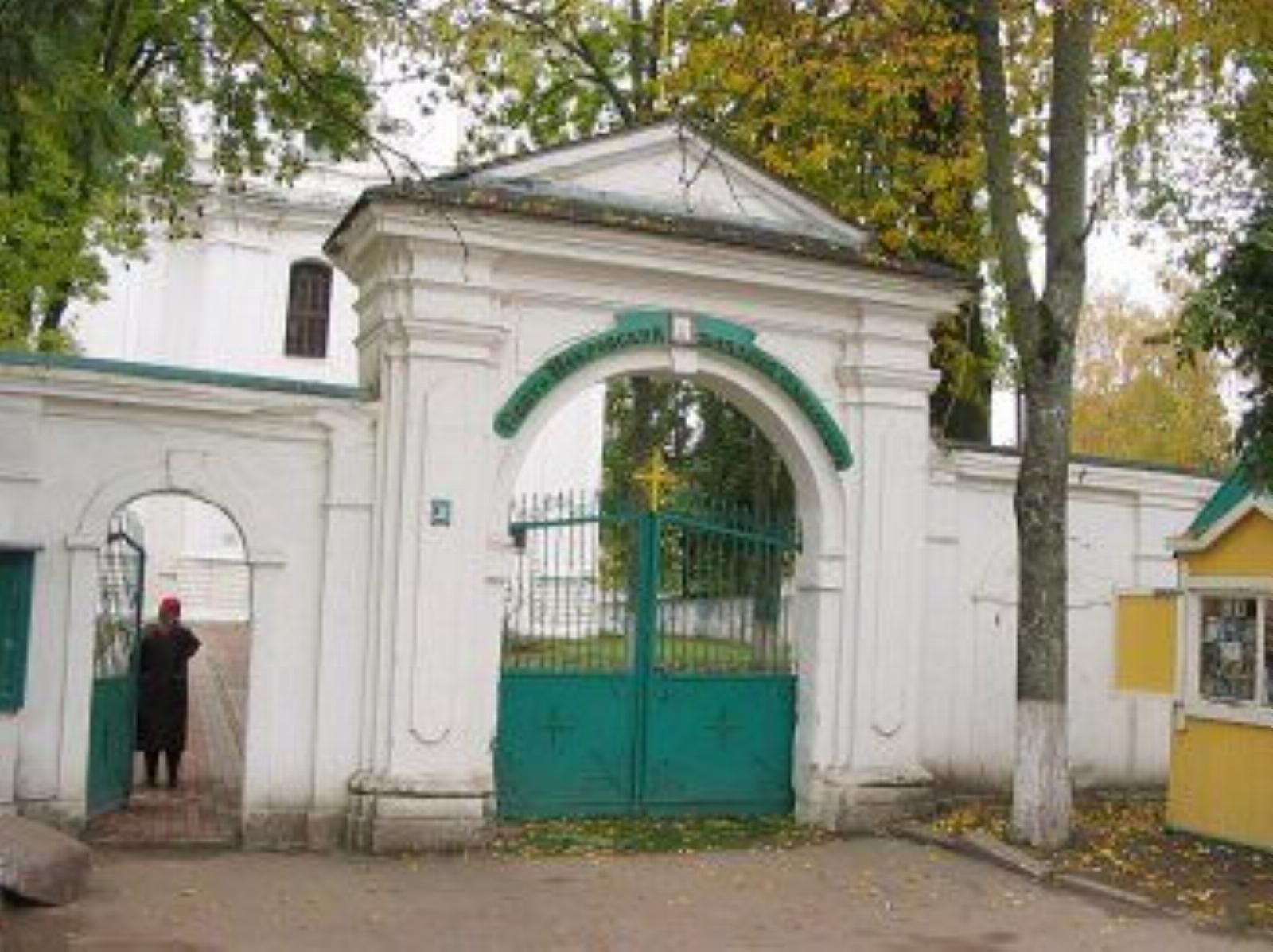 Брама и ограда Брама и ограда