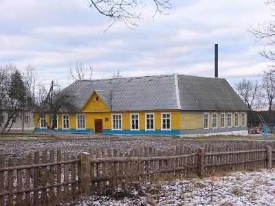 Школа (дерев.)