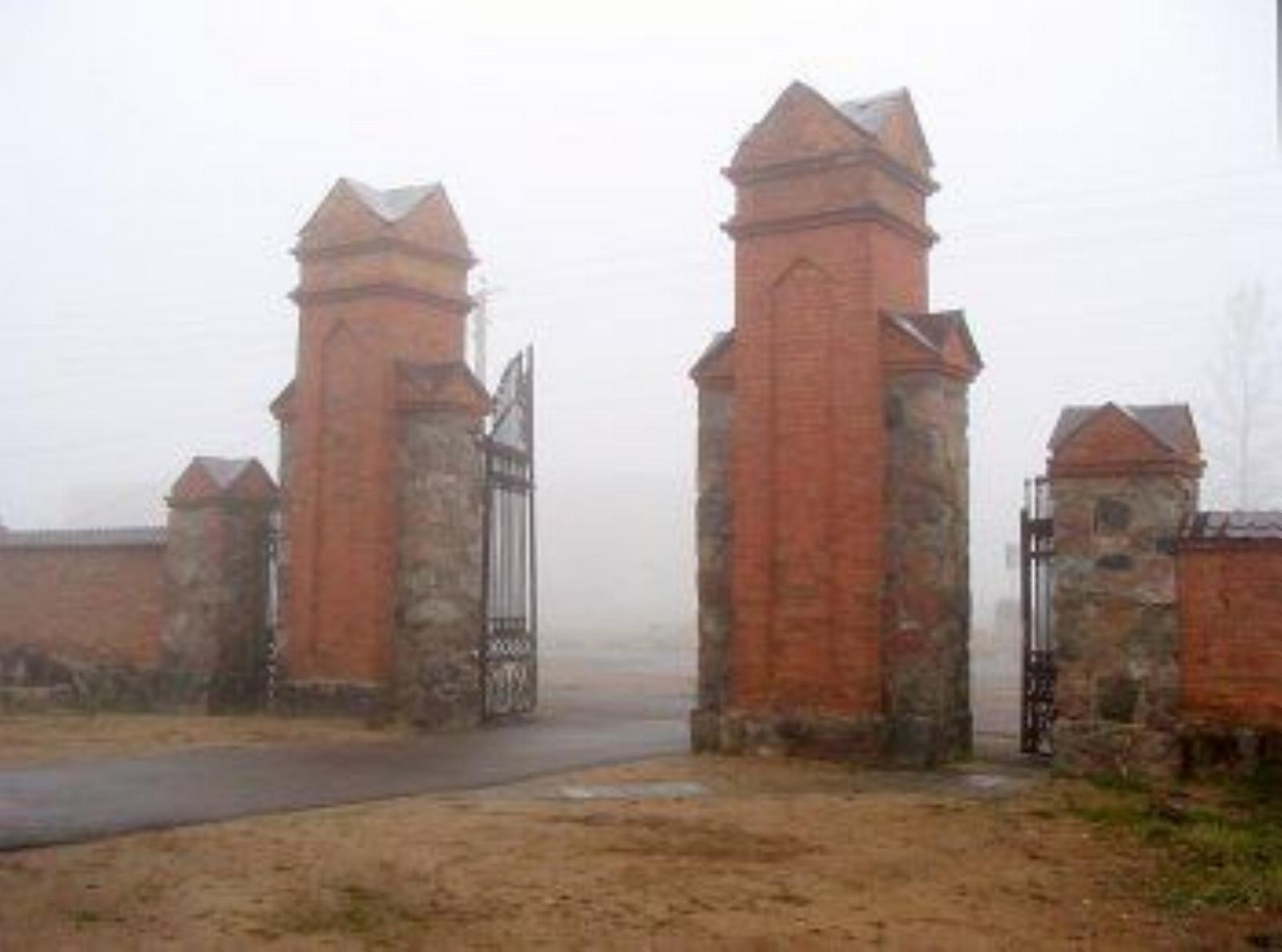 Брама и ограда Брама и ограда