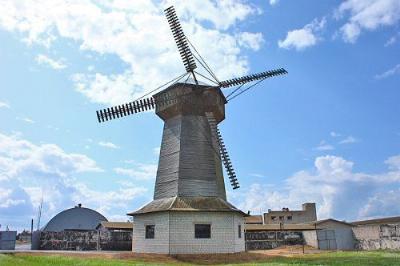 Ветряная мельница (дерев.)