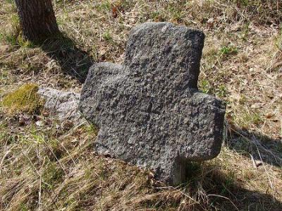 Каменные кресты