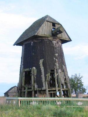 Ветряная мельница (дерев.)