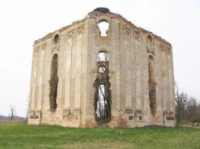 Часовня-усыпальница (руины)