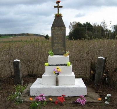 Крест-оберег придорожный