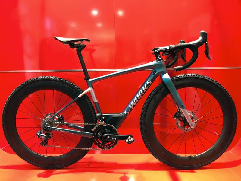 Specialized_S-Works_Diverge_na_64mm_karbonovykh_kolesakh_i_shipovke.jpg