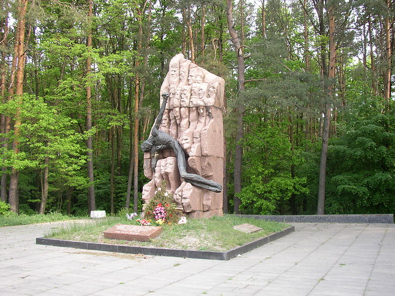 Memorial_Zhertvam_fashizma_na_meste_lagerya_Boguniya_Zhitomir.JPG