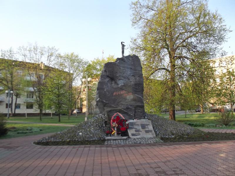 Pamyatnik_pavshim_v_Afganistane_v_g._Baranovichi.jpg