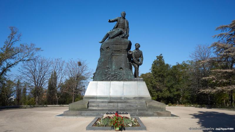 Pamyatnik_vitse-admiralu_V.A.Kornilovu.jpg