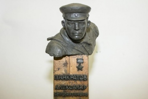 pamyatnik_Aleksandru_Konstantinovichu_Pankratovu_v_Velikom_Novgorode.jpg