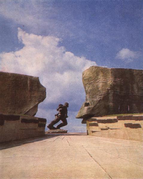 Memorial'nyy_ansambl'_Partizanskoy_slavy_Proryv_v_g.p._Ushachi_Vitebskoy_obl._1975g..jpg