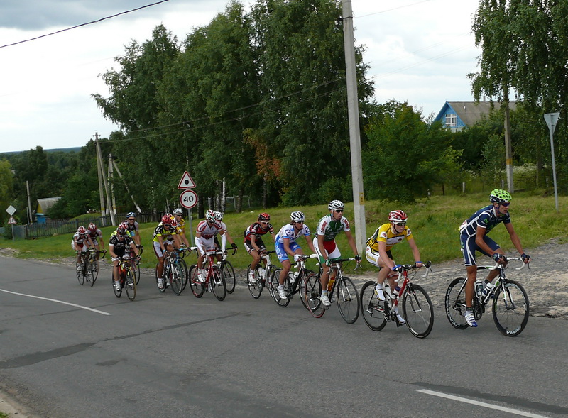 Gruppa_osnovnykh_pretendentov_Samoylov_Gutarovich_Kuchinskiy_Sivtsov_Novikov_i_dr._na_trasse.jpg