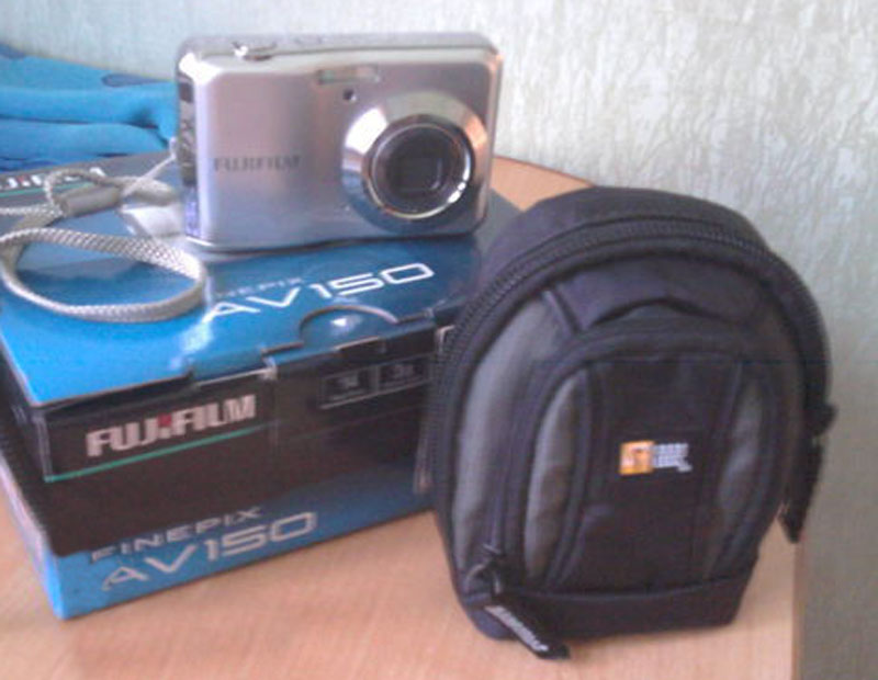1_650_Cifrovoy_fotoapparat_Fuji_AV150S_14MP_SD_8Rb_Kingston_shtativ_Continent_TR-F7_chehol_Caselogic_TBC-2_noviy_7344874.jpg
