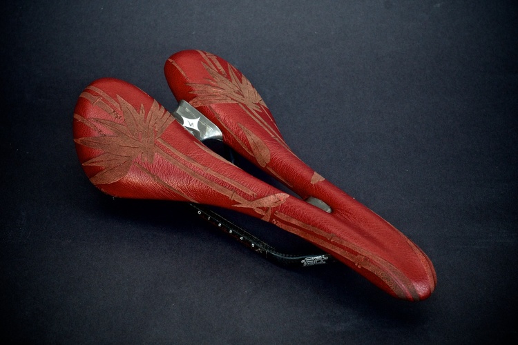 Specialized-oura-pro-carbon-womens-saddle-custom-leather-bamboo-laser-etched-red-handmade-.jpg