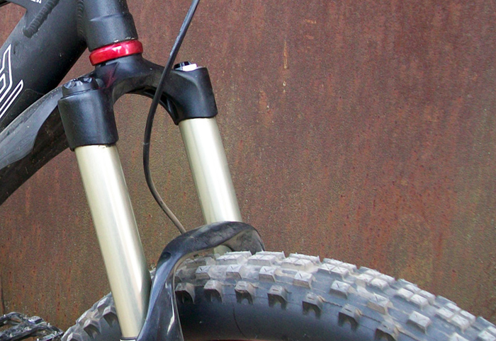 26x3_DH-tire_on_bike_-700px.jpg